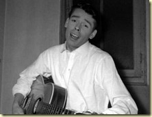 Brel s'accompagne à la guitare